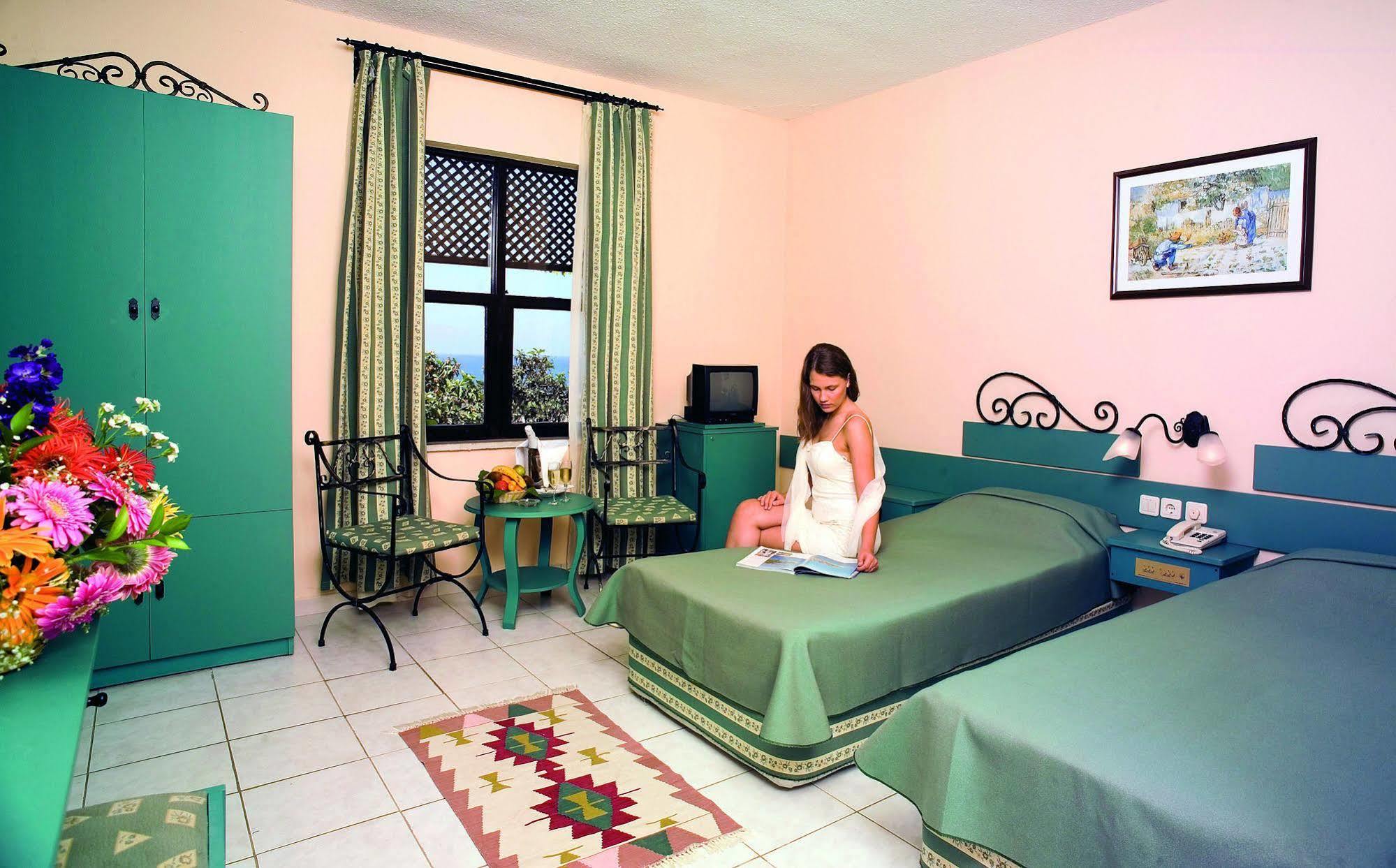 Titan Club Hotel Ultra All Inclusive คาร์ยิจัค ภายนอก รูปภาพ